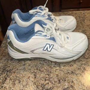 New Balance White and Blue Athletic Shoes Sneaker Womens 9